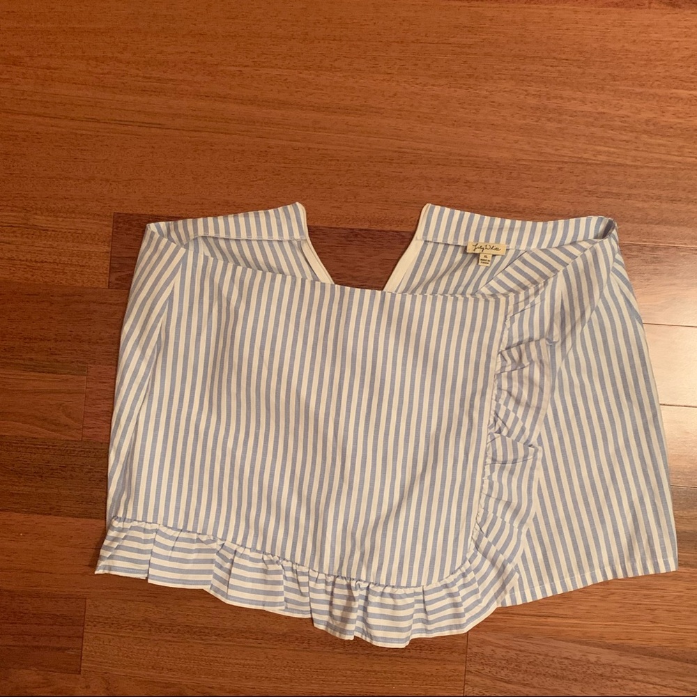 Sear-sucker blue and white skort